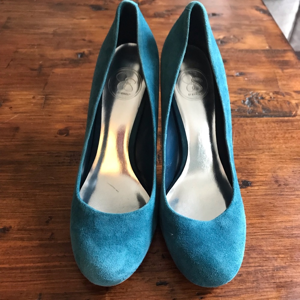 Jessica Simpson pumps